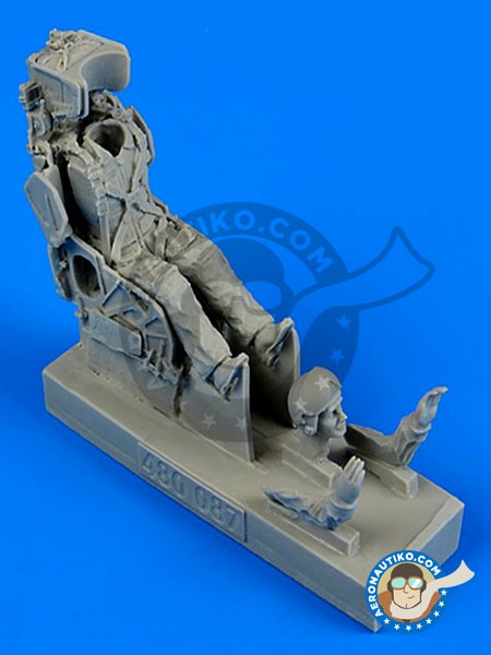 Russian pilot with KS-4 ejection seat for Su-7/9/11/15/17 | Figure in 1/48 scale manufactured by Aerobonus (ref. 480087) image