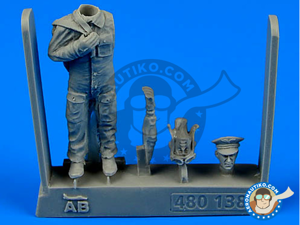 Image 1: Free French Fighter Pilot, Normandie-Niemen | Figure in 1/48 scale manufactured by Aerobonus (ref. 480138)