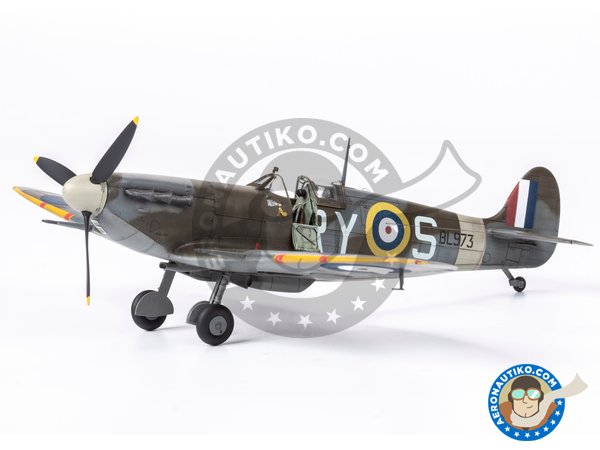 Image 13: Spitfire Mk.V "The Sweeps" (Spitfire Story) | Airplane kit in 1/48 scale manufactured by Eduard (ref. 11153)