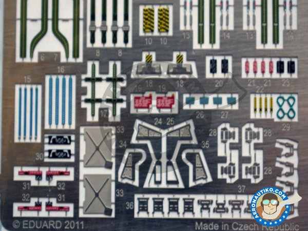 Image 4: Grumman F-14D seatbelts | Coloured photo-etched cockpit parts in 1/32 scale manufactured by Eduard (ref. 32706)