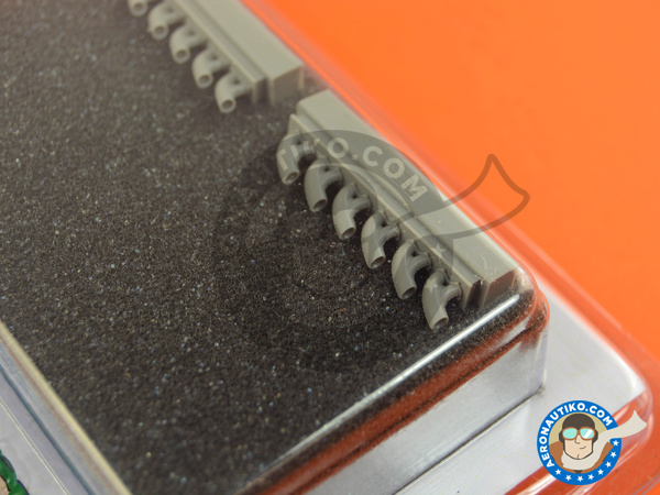 Image 2: P-39Q/N Exhaust Stacks Q / N | Exhaust in 1/32 scale manufactured by Eduard (ref. 632081)