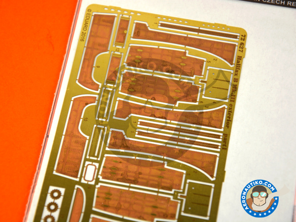 Image 4: Handley Page Halifax B Mk. III | Photo-etched parts in 1/72 scale manufactured by Eduard (ref. 72627)