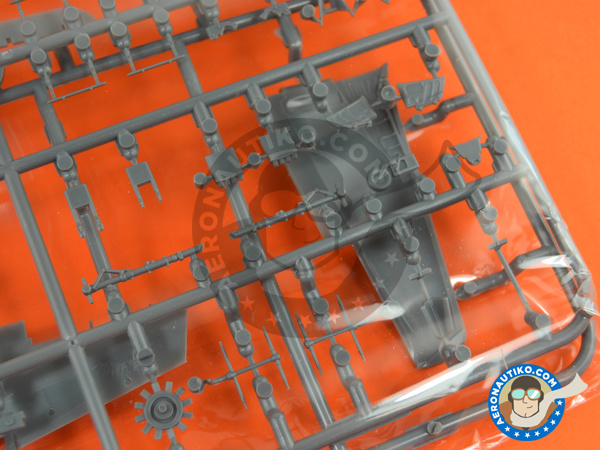 Image 4: Focke-Wulf Fw 190 Würger A-8 / R2 | Airplane kit in 1/72 scale manufactured by Eduard (ref. 7430)