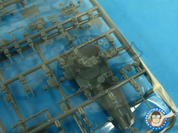 Image 8: Focke-Wulf Fw 190 Würger A-8 | Airplane kit in 1/72 scale manufactured by Eduard (ref. 7435)