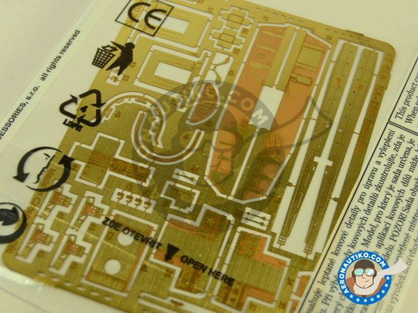 Image 2: Boeing EA-18G Growler interior | Fotograbados coloreados para el Cockpit en escala 1/48 fabricado por Eduard (ref. ED49615)