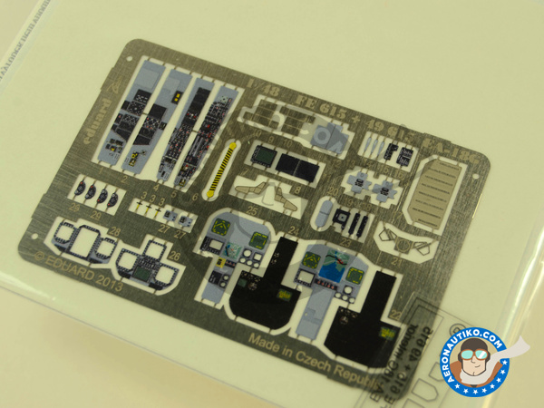 Image 3: Boeing EA-18G Growler interior | Fotograbados coloreados para el Cockpit en escala 1/48 fabricado por Eduard (ref. ED49615)