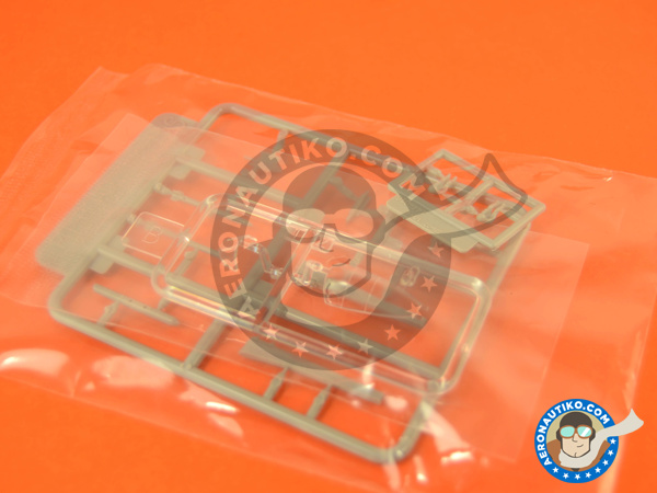 Image 7: Avro 698 Vulcan K.2 Tanker | Airplane kit in 1/144 scale manufactured by Great Wall Hobby (ref. L1002)