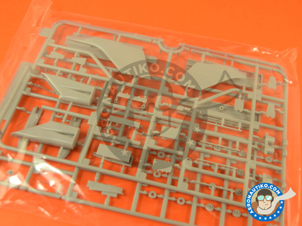 Image 8: Avro 698 Vulcan K.2 Tanker | Airplane kit in 1/144 scale manufactured by Great Wall Hobby (ref. L1002)