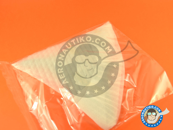 Image 10: Avro 698 Vulcan K.2 Tanker | Airplane kit in 1/144 scale manufactured by Great Wall Hobby (ref. L1002)