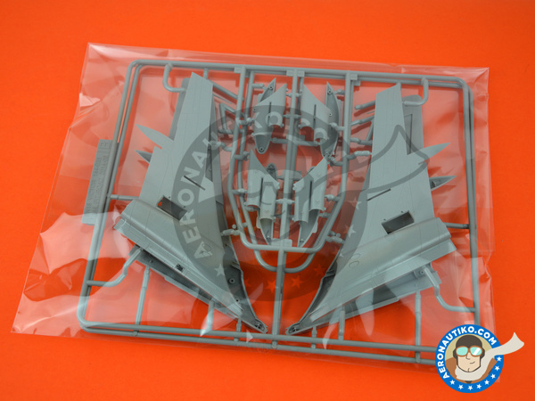 Image 1: Handley Page Victor K.2 Tanker | Airplane kit in 1/144 scale manufactured by Great Wall Hobby (ref. L1005)