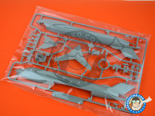 Image 2: Handley Page Victor K.2 Tanker | Airplane kit in 1/144 scale manufactured by Great Wall Hobby (ref. L1005)