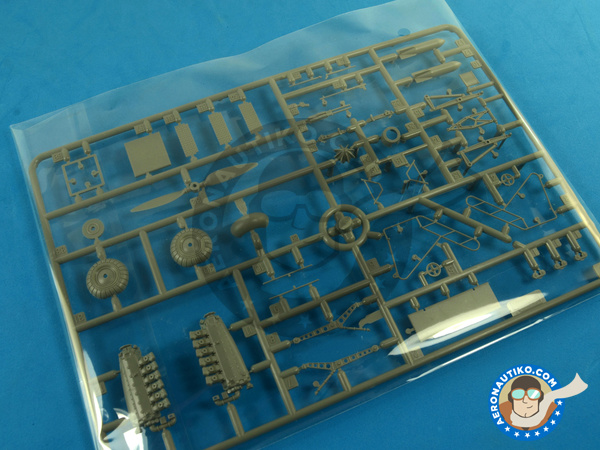 Image 4: Focke-Wulf Fw 189 Uhu A-1 Nacht Jäger | Airplane kit in 1/48 scale manufactured by Great Wall Hobby (ref. L4801)