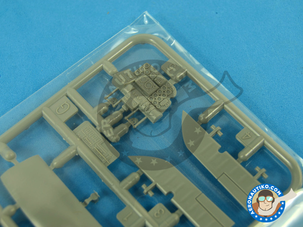 Image 14: Northrop P-61 Black Widow A Glass Nose | Airplane kit in 1/48 scale manufactured by Great Wall Hobby (ref. L4806)