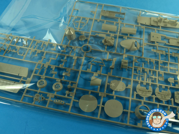 Image 19: Northrop P-61 Black Widow A Glass Nose | Airplane kit in 1/48 scale manufactured by Great Wall Hobby (ref. L4806)