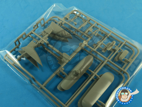 Image 4: Focke-Wulf Fw 189 Uhu A-1 Sonderaktion Scnheekufen | Airplane kit in 1/48 scale manufactured by Great Wall Hobby (ref. L4808)