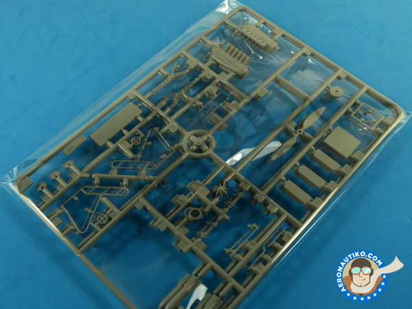 Image 6: Focke-Wulf Fw 189 Uhu A-1 Sonderaktion Scnheekufen | Airplane kit in 1/48 scale manufactured by Great Wall Hobby (ref. L4808)