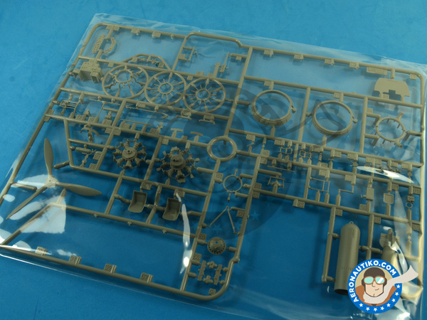 Image 13: Douglas TBD Devastator 1a Floatplane | Airplane kit in 1/48 scale manufactured by Great Wall Hobby (ref. L4812)