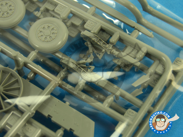 Image 9: McDonnell Douglas F-15 Eagle B / D | Airplane kit in 1/48 scale manufactured by Great Wall Hobby (ref. L4815)