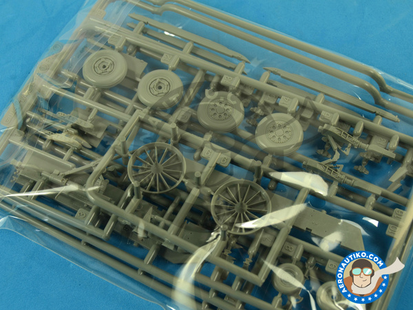 Image 10: McDonnell Douglas F-15 Eagle B / D | Airplane kit in 1/48 scale manufactured by Great Wall Hobby (ref. L4815)