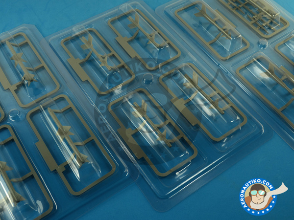 Image 21: McDonnell Douglas F-15 Eagle B / D | Airplane kit in 1/48 scale manufactured by Great Wall Hobby (ref. L4815)