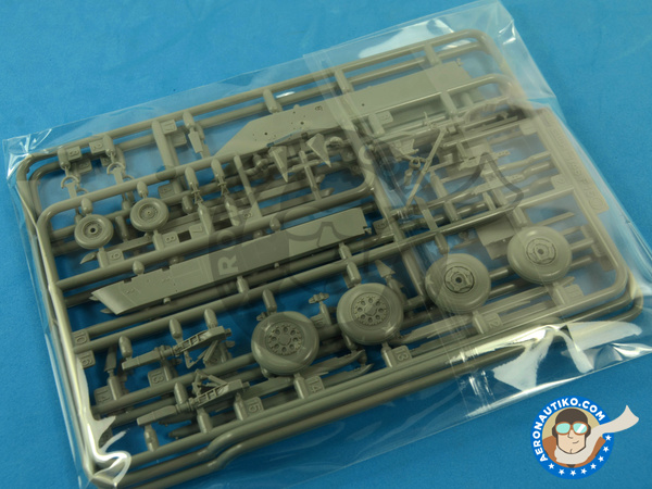 Image 20: McDonnell Douglas F-15 Eagle I | Airplane kit in 1/48 scale manufactured by Great Wall Hobby (ref. L4816)