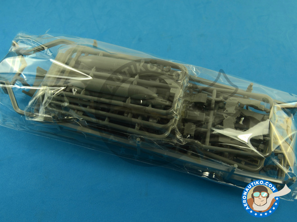 Image 22: McDonnell Douglas F-15 Eagle I | Airplane kit in 1/48 scale manufactured by Great Wall Hobby (ref. L4816)