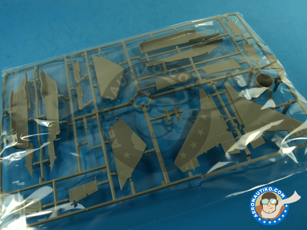 Image 9: Mikoyan MiG-29 Fulcrum 9-19 SMT | Airplane kit in 1/48 scale manufactured by Great Wall Hobby (ref. L4818)