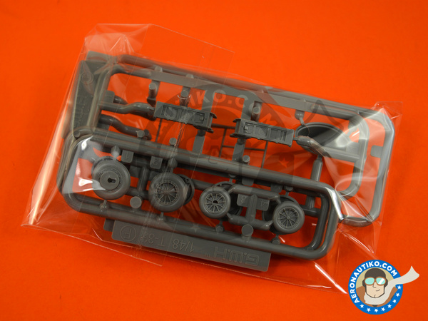 Image 6: Lockheed T-33 Shooting Star A early version | Airplane kit in 1/48 scale manufactured by Great Wall Hobby (ref. L4819)