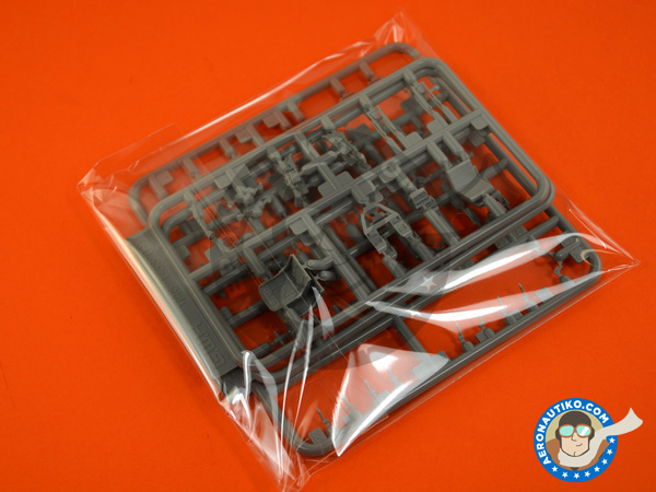 Image 7: Lockheed T-33 Shooting Star A early version | Airplane kit in 1/48 scale manufactured by Great Wall Hobby (ref. L4819)