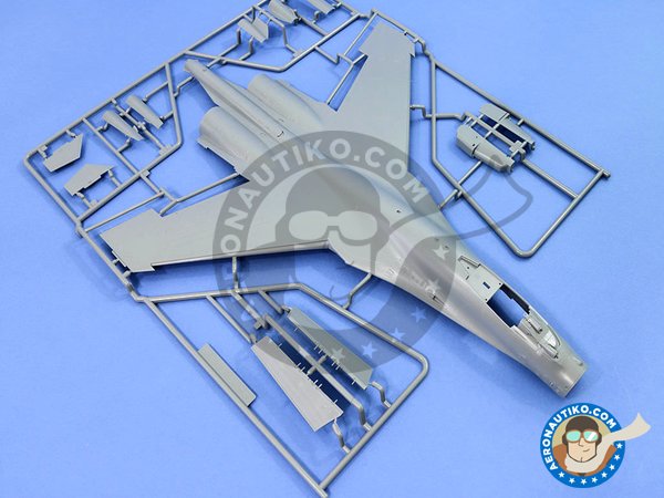Image 1: Sukhoi Su-35S "Flanker-E" Multirole Fighter | Maqueta de avión en escala 1/48 fabricado por Great Wall Hobby (ref. L4820)