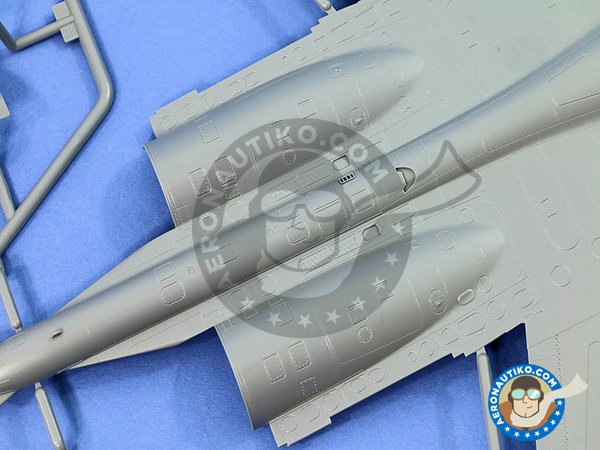 Image 4: Sukhoi Su-35S "Flanker-E" Multirole Fighter | Maqueta de avión en escala 1/48 fabricado por Great Wall Hobby (ref. L4820)