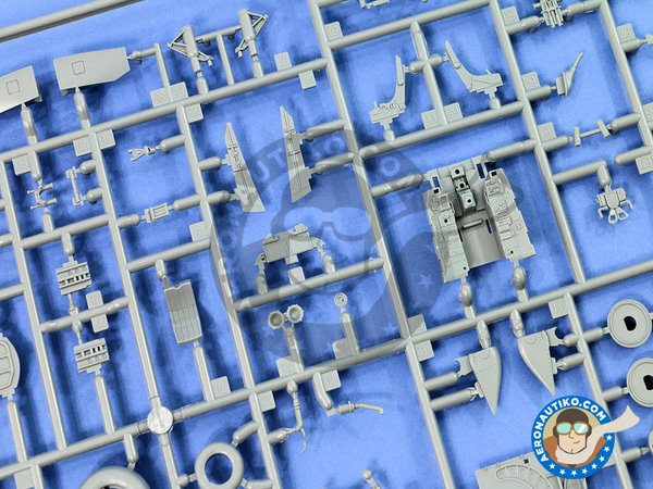 Image 8: Sukhoi Su-35S "Flanker-E" Multirole Fighter | Maqueta de avión en escala 1/48 fabricado por Great Wall Hobby (ref. L4820)