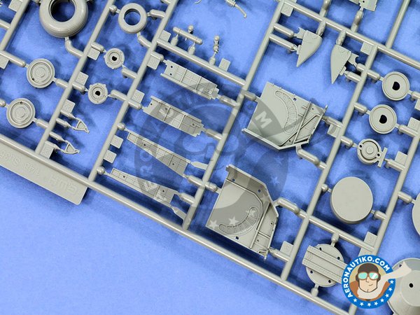 Image 9: Sukhoi Su-35S "Flanker-E" Multirole Fighter | Maqueta de avión en escala 1/48 fabricado por Great Wall Hobby (ref. L4820)