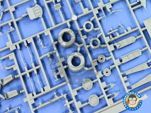 Image 10: Sukhoi Su-35S "Flanker-E" Multirole Fighter | Maqueta de avión en escala 1/48 fabricado por Great Wall Hobby (ref. L4820)