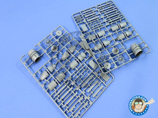 Image 12: Sukhoi Su-35S "Flanker-E" Multirole Fighter | Maqueta de avión en escala 1/48 fabricado por Great Wall Hobby (ref. L4820)