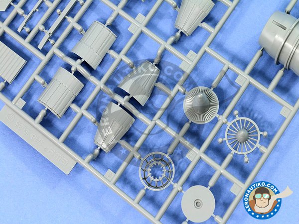 Image 13: Sukhoi Su-35S "Flanker-E" Multirole Fighter | Maqueta de avión en escala 1/48 fabricado por Great Wall Hobby (ref. L4820)