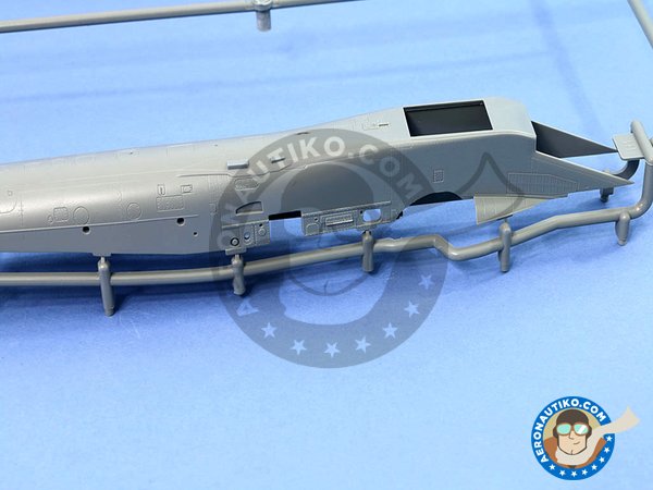 Image 15: Sukhoi Su-35S "Flanker-E" Multirole Fighter | Maqueta de avión en escala 1/48 fabricado por Great Wall Hobby (ref. L4820)
