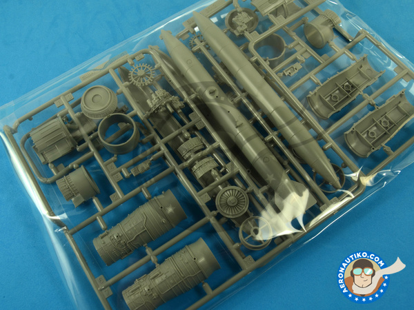 Image 3: Mikoyan MiG-29 Fulcrum 9-12 Late type | Airplane kit in 1/48 scale manufactured by Great Wall Hobby (ref. S4801)