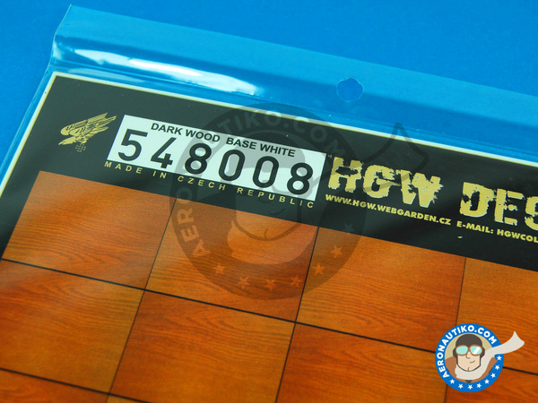 Image 2: Dark wood on base white - A4 side | Textures and Dioramas manufactured by HGW (ref. 548008)