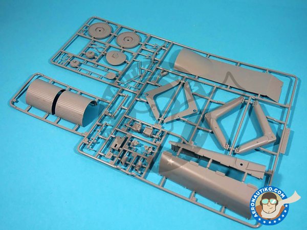 Image 2: Avro Lancaster B.Mk.III Dambuster | Maqueta de avión en escala 1/32 fabricado por HK Models (ref. 01E011)