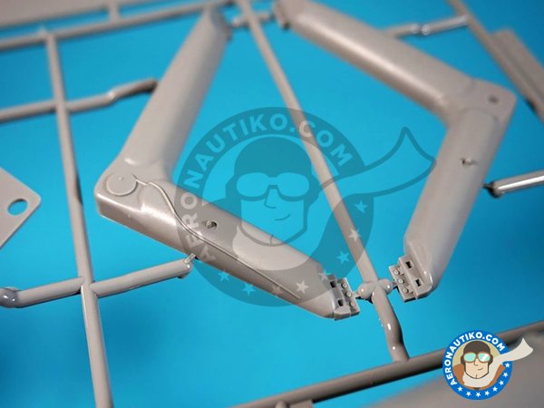 Image 4: Avro Lancaster B.Mk.III Dambuster | Maqueta de avión en escala 1/32 fabricado por HK Models (ref. 01E011)