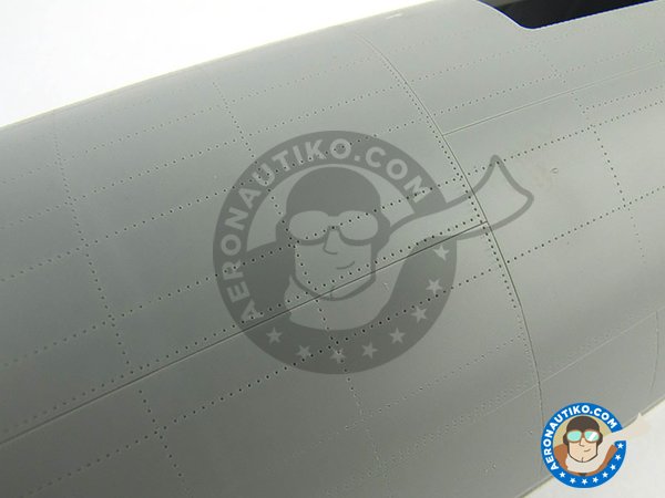 Image 4: B-17 E/F Flying Fortress | Maqueta de avión en escala 1/32 fabricado por HK Models (ref. 01E05)