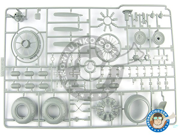 Image 10: B-17 E/F Flying Fortress | Maqueta de avión en escala 1/32 fabricado por HK Models (ref. 01E05)