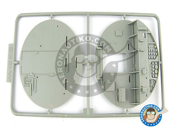 Image 14: B-17 E/F Flying Fortress | Maqueta de avión en escala 1/32 fabricado por HK Models (ref. 01E05)