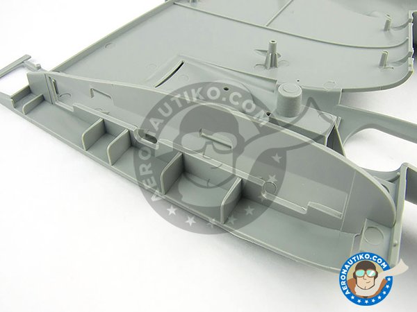 Image 16: B-17 E/F Flying Fortress | Maqueta de avión en escala 1/32 fabricado por HK Models (ref. 01E05)