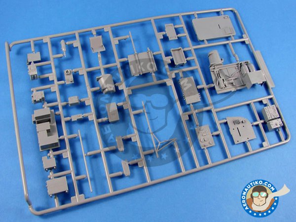 Image 4: Avro Lancaster B.Mk.I | Airplane kit in 1/32 scale manufactured by HK Models (ref. 01E10)
