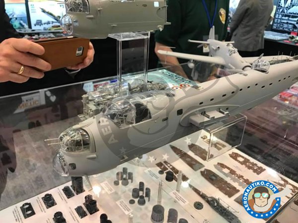 Image 8: Avro Lancaster B.Mk.I | Airplane kit in 1/32 scale manufactured by HK Models (ref. 01E10)