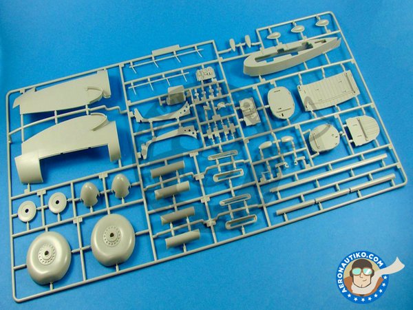 Image 10: Avro Lancaster B.Mk.I | Airplane kit in 1/32 scale manufactured by HK Models (ref. 01E10)