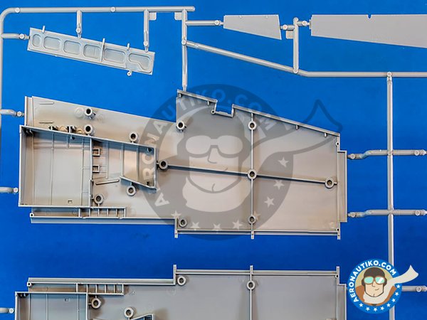 Image 3: Dornier Do 335 B-6 Nightfighter | Airplane kit in 1/32 scale manufactured by HK Models (ref. 01E21)