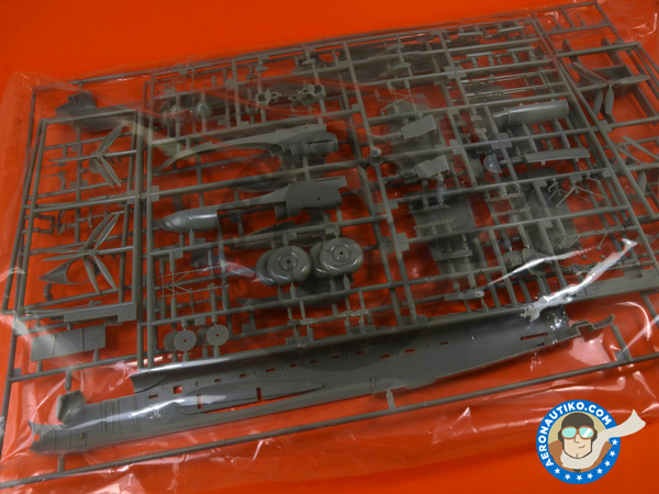 Image 5: Avro Lancaster B Mk I / Mk III | Airplane kit in 1/72 scale manufactured by Hasegawa (ref. 00553)